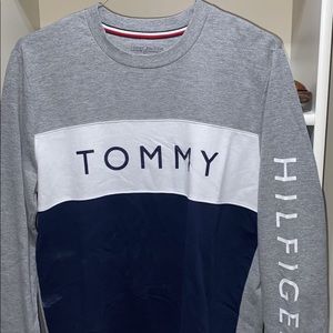 Tommy Hilfiger long sleeve sweatshirt